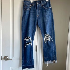 Levi 501 Straight Leg Jeans (ripped) Size 27/28